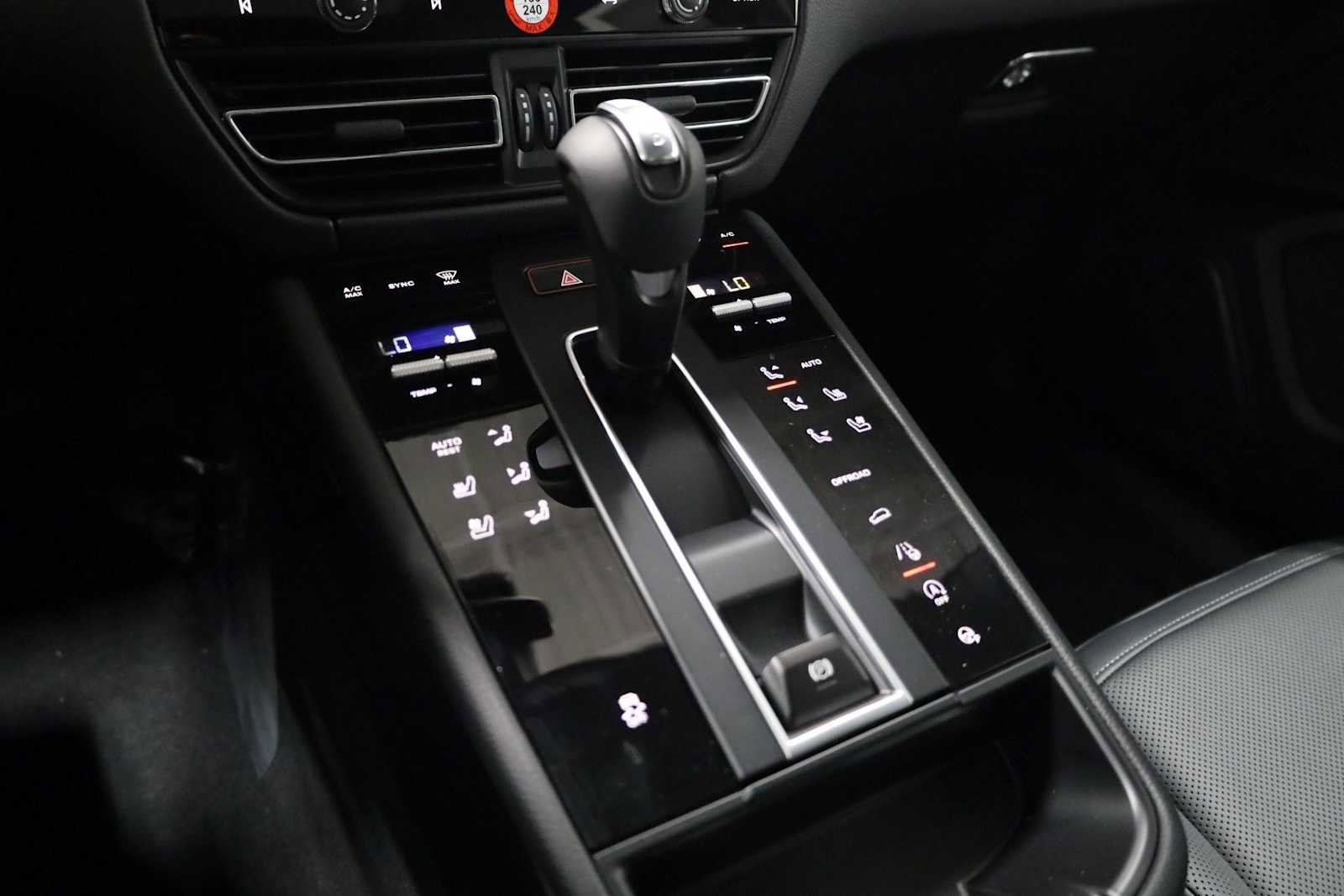 New 2026 Porsche Macan image 29