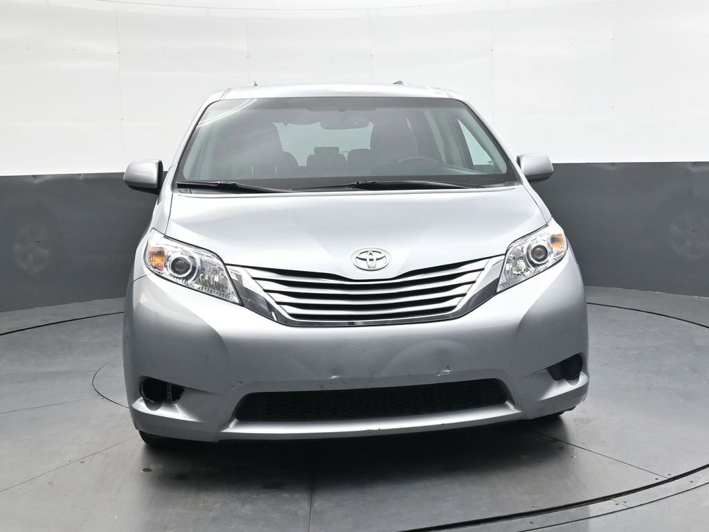 Used 2015 Toyota Sienna LE image 10
