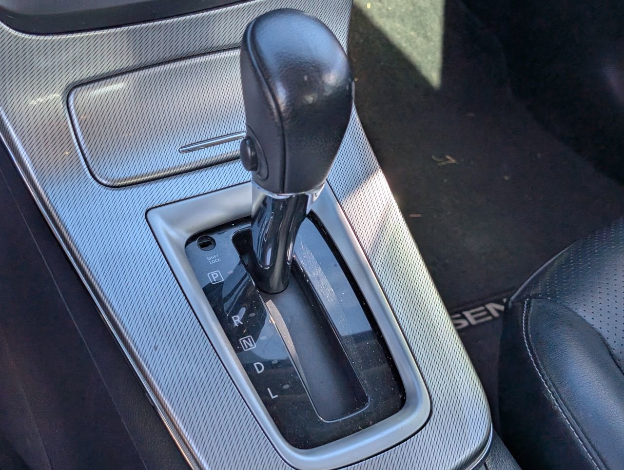 Used 2015 Nissan Sentra SR w/ SR Premium Package image 22