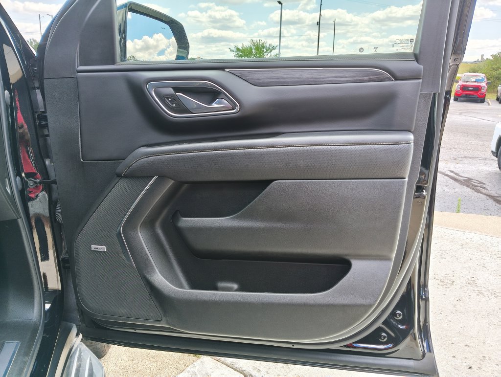 Used 2023 GMC Yukon SLT w/ SLT Luxury Package AWD/4WD image 30