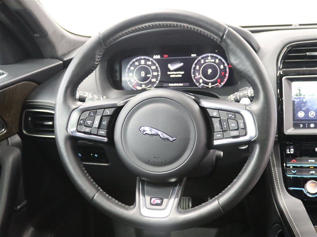 Used 2019 Jaguar F-PACE S AWD/4WD image 25