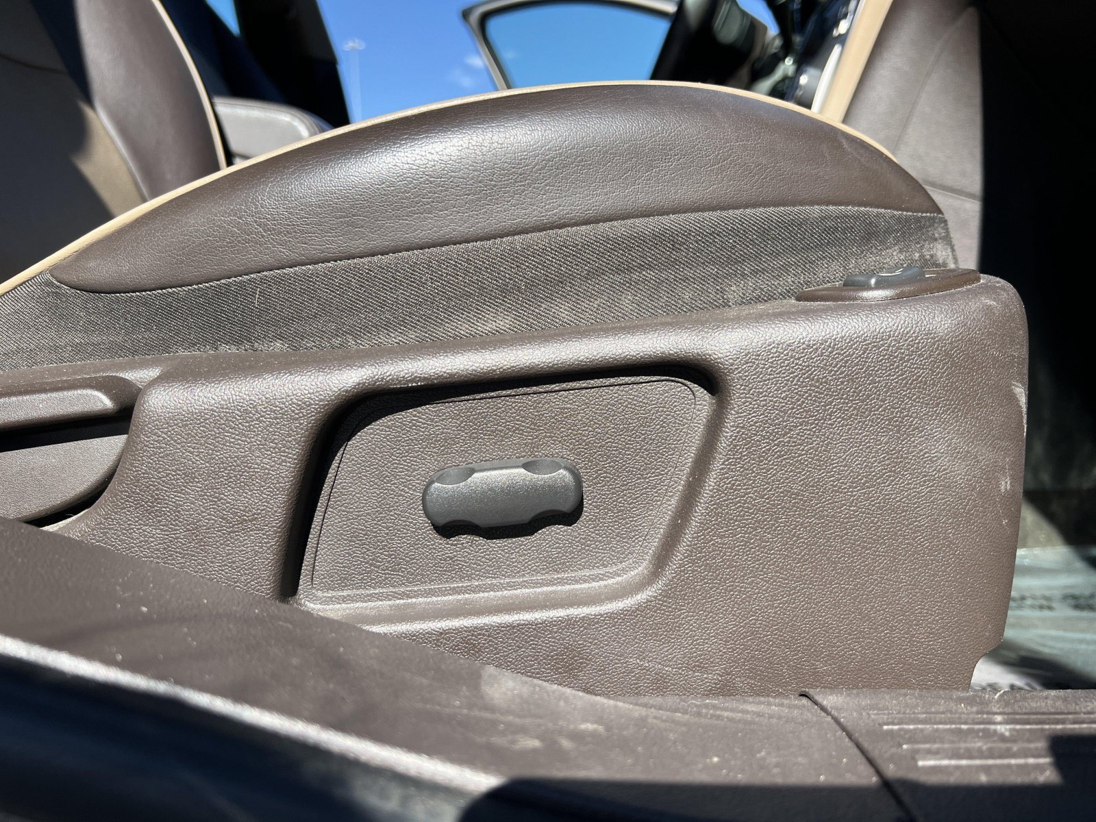 Used 2009 Chevrolet Malibu LTZ w/ Rear Power Package FWD image 27