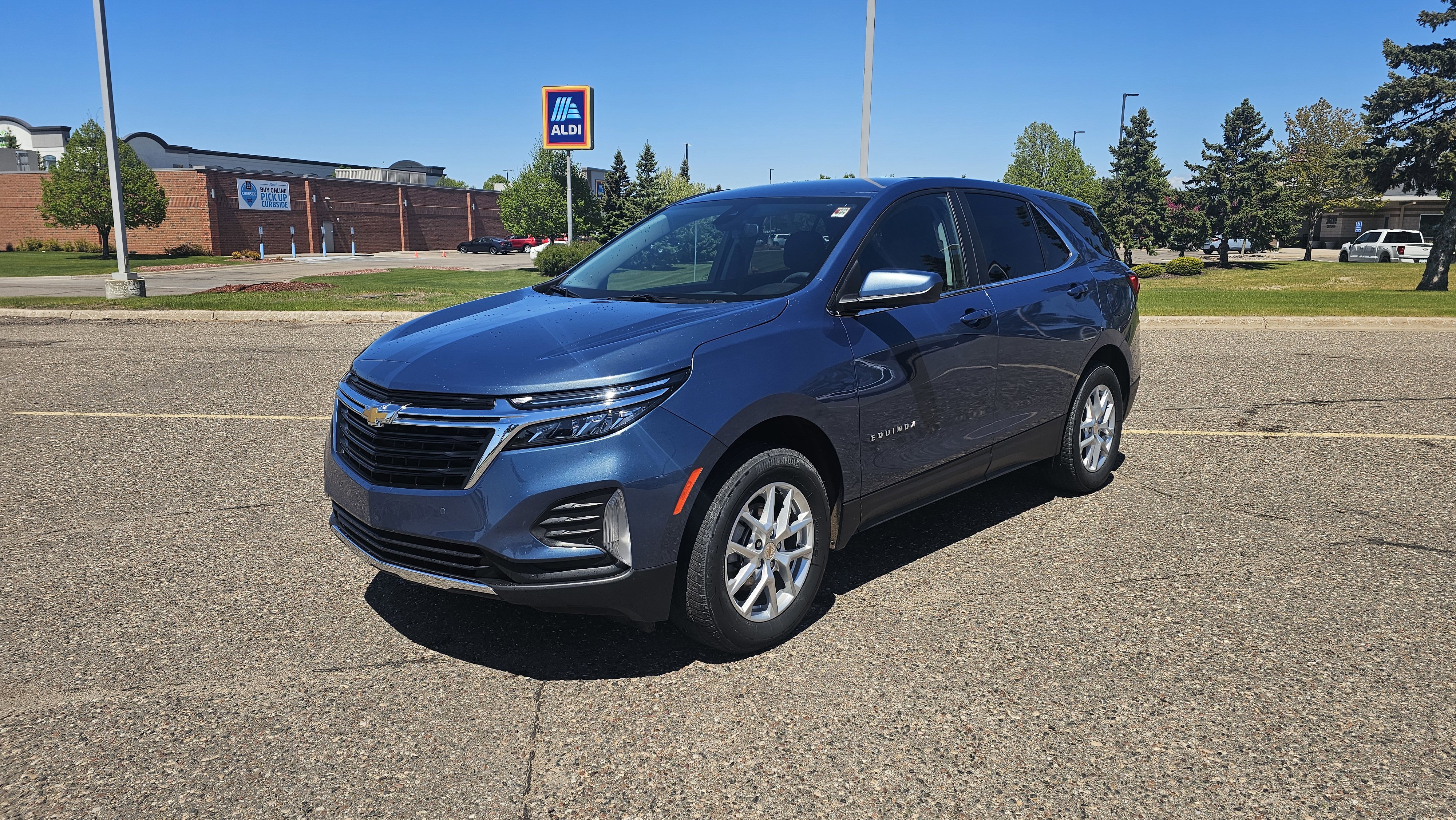 Used 2024 Chevrolet Equinox LT AWD/4WD image 3