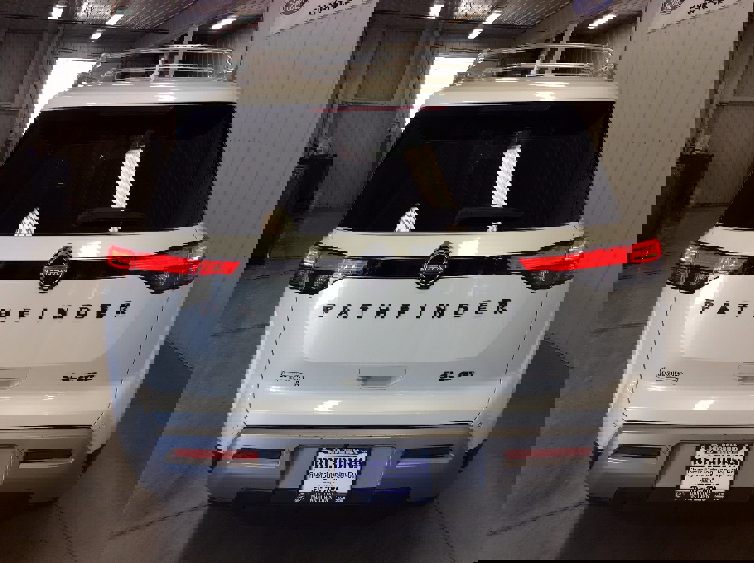 Used 2024 Nissan Pathfinder SL w/ Black Appearance Package image 4