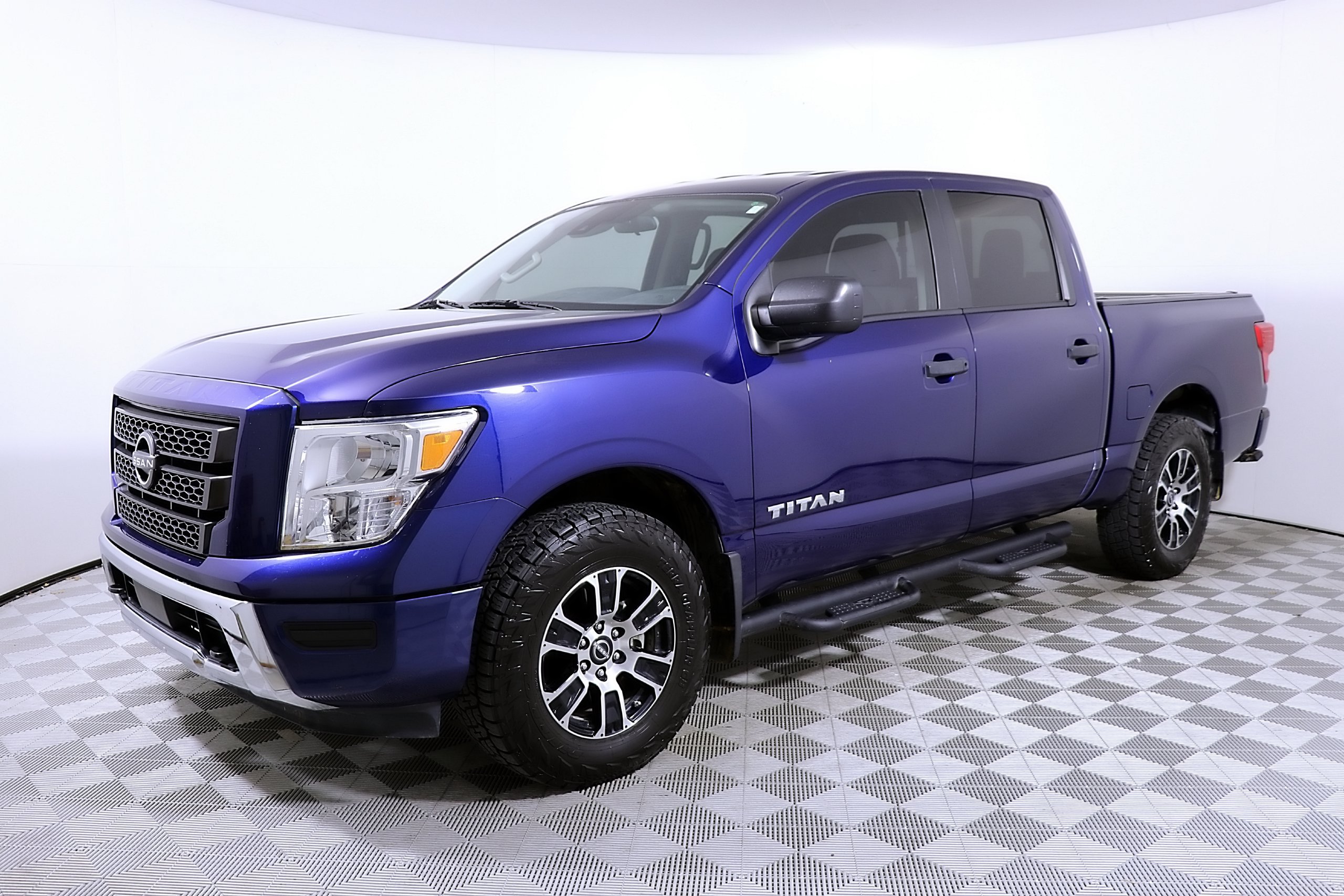 Used 2024 Nissan Titan SV w/ Accessory Utility Package AWD/4WD image 3