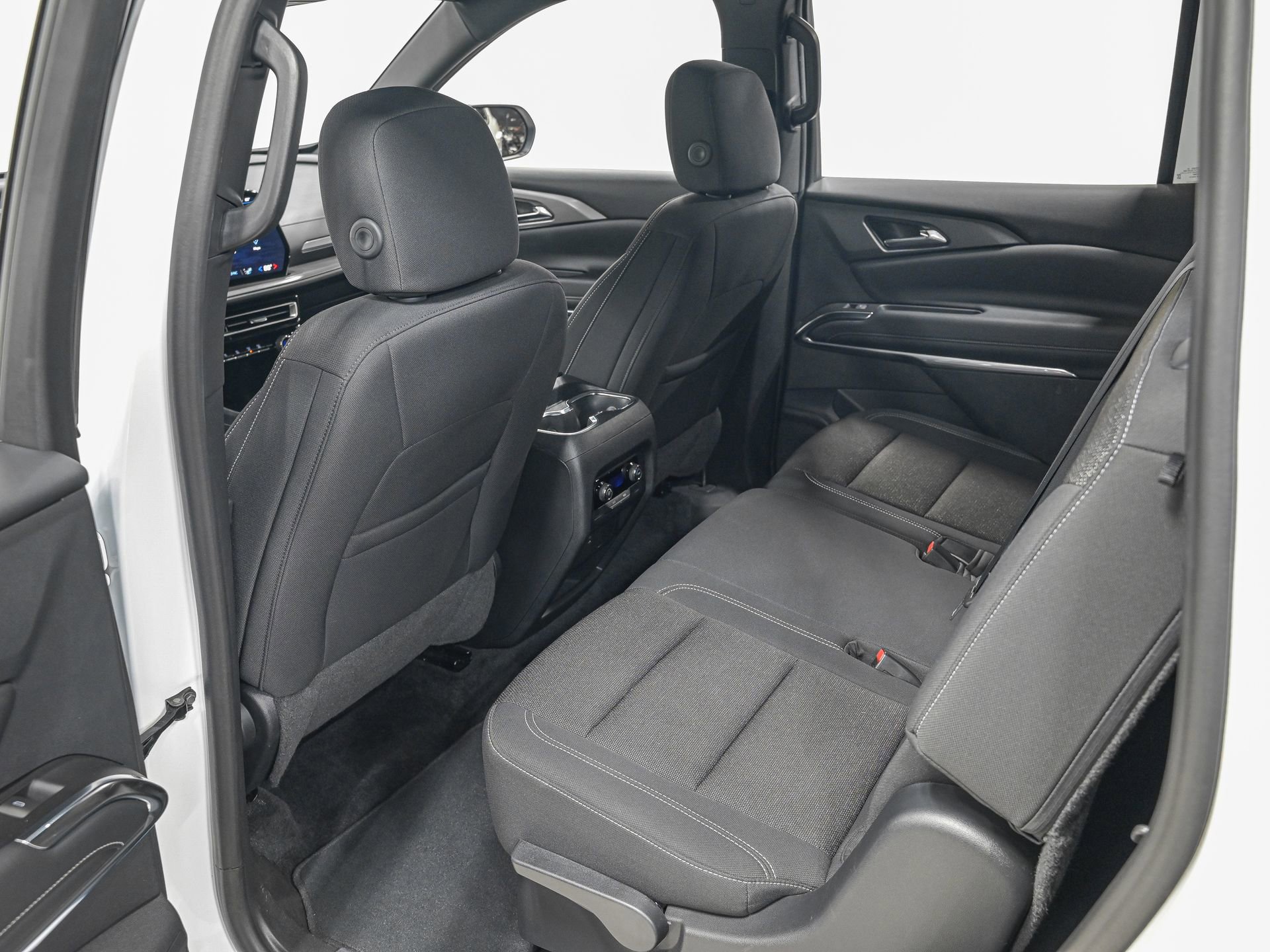 Used 2024 Chevrolet Traverse LS image 27