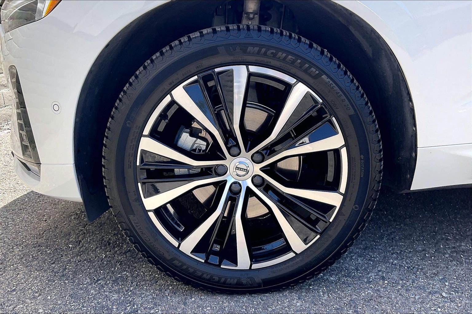 Used 2024 Volvo XC60 B5 Plus w/ Protection Package Premier AWD/4WD image 8