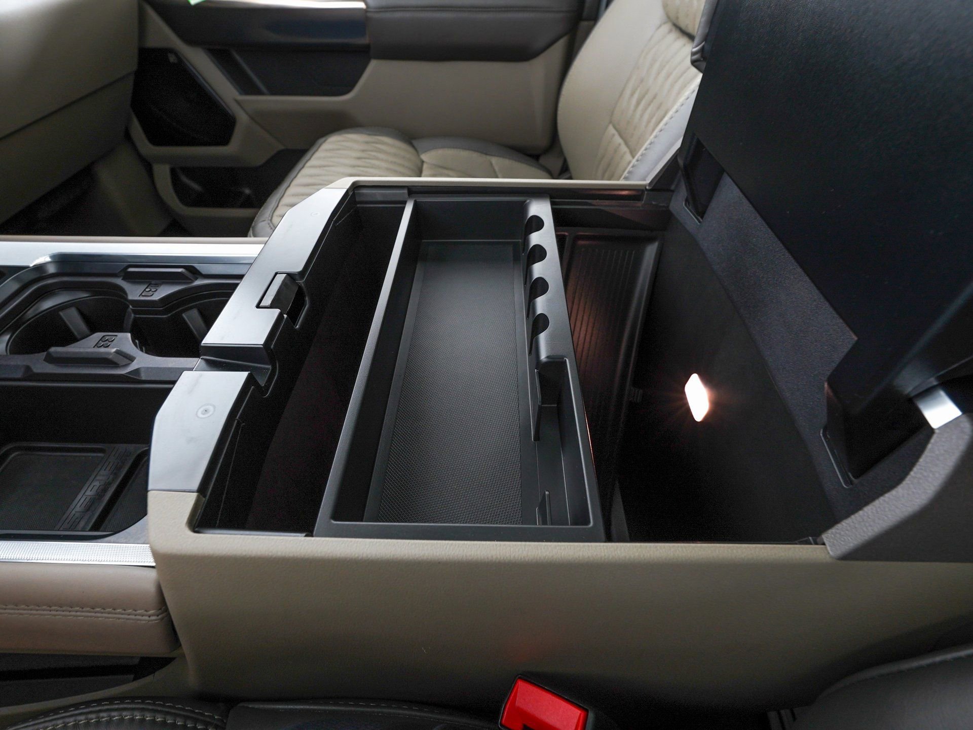 Used 2025 Ford F450 Platinum w/ Platinum Plus Package image 30