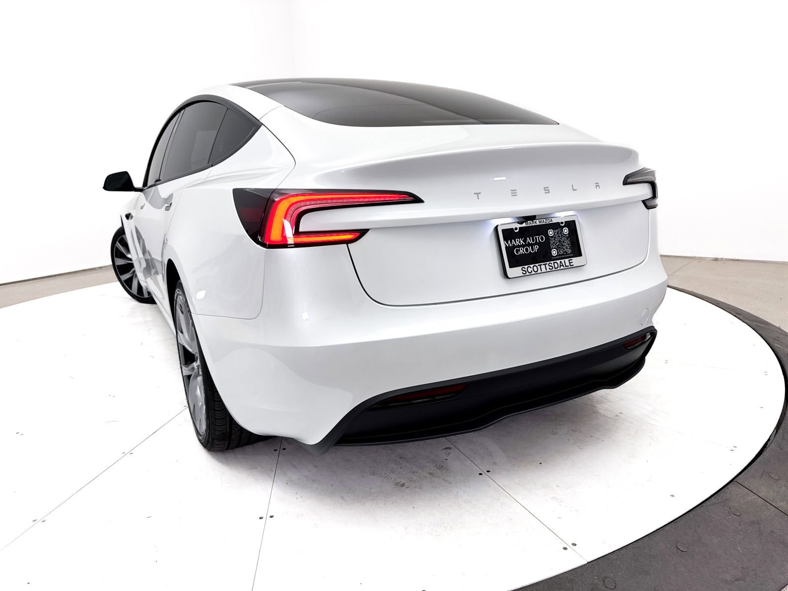 Used 2024 Tesla Model 3 Standard Range RWD image 8