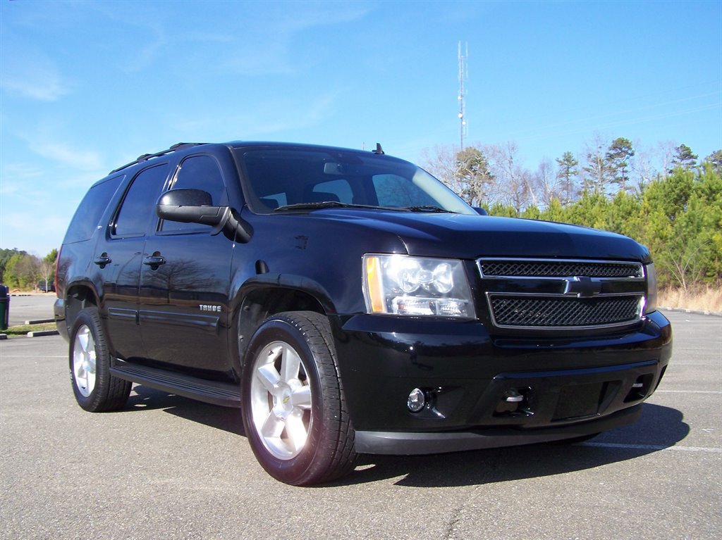 Used 2011 Chevrolet Tahoe LT RWD image 3