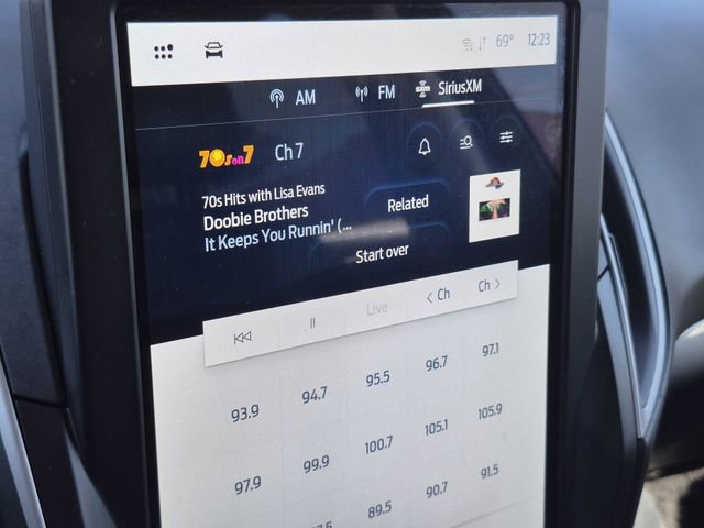 Used 2024 Ford Edge SEL image 14