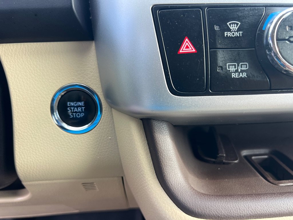Used 2014 Toyota Highlander Limited AWD/4WD image 32