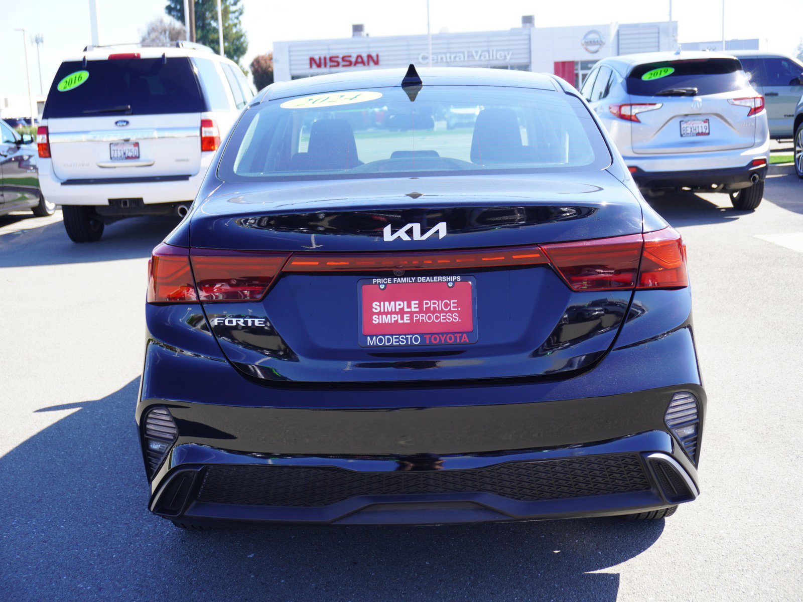 Used 2024 Kia Forte LXS image 9