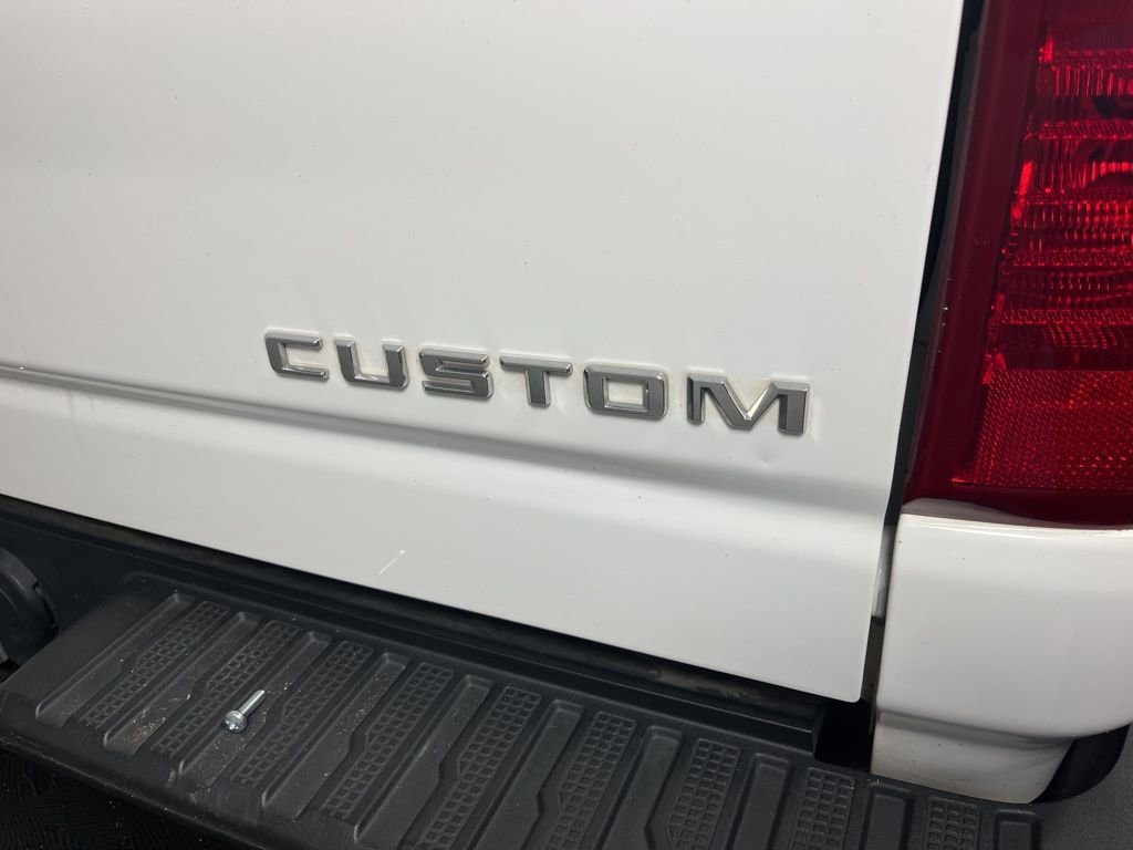 Used 2022 Chevrolet Silverado 2500 Custom w/ Custom Value Package image 4