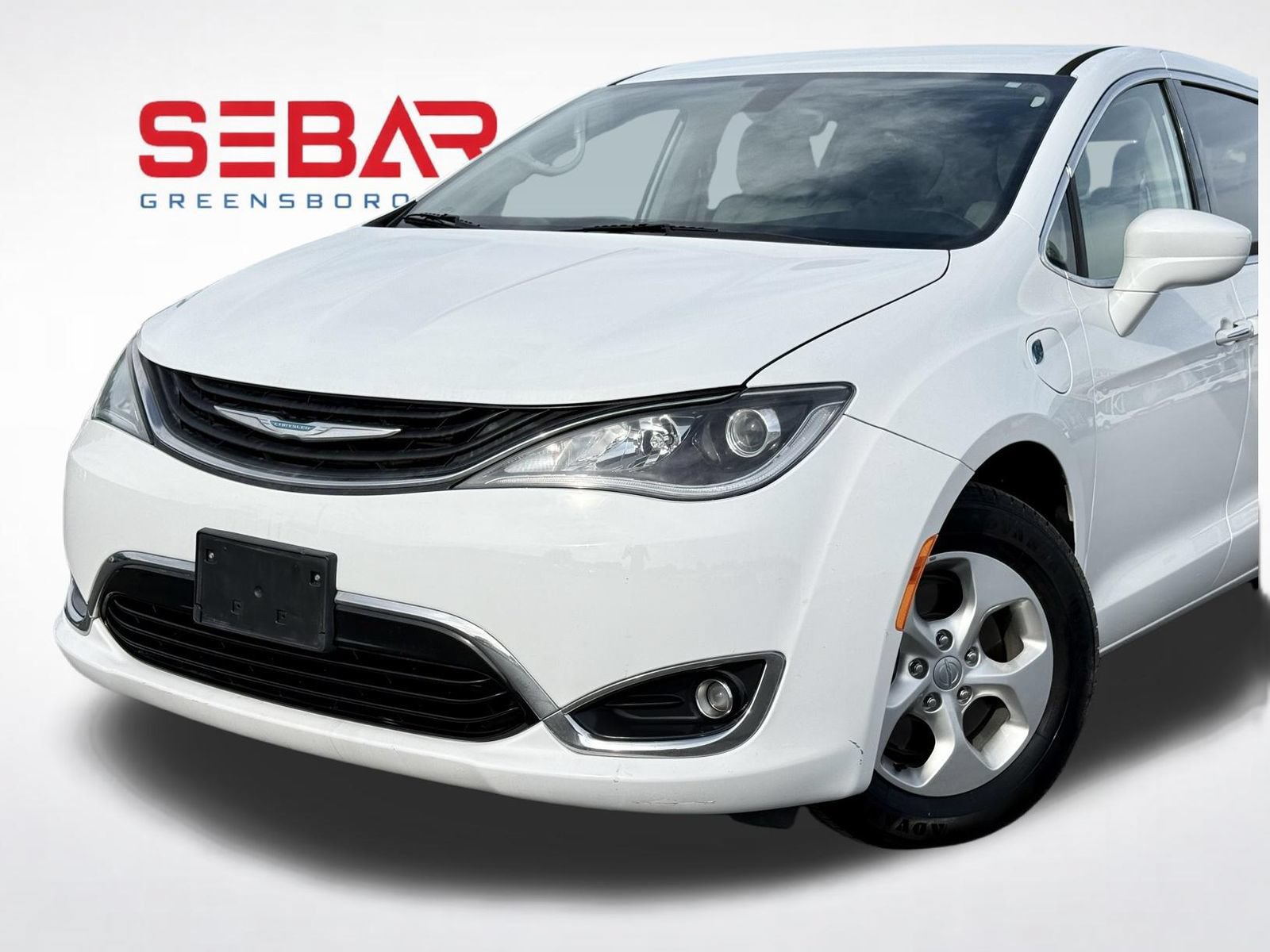 Used 2018 Chrysler Pacifica Touring Plus FWD image 3
