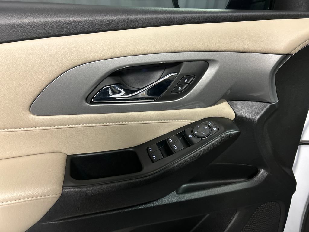 Used 2023 Chevrolet Traverse LS w/ Midnight/Sport Edition image 14
