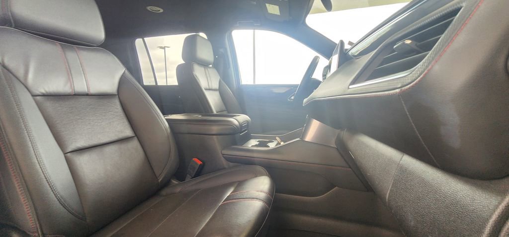 Used 2024 Chevrolet Suburban RST RWD image 27