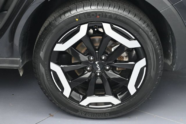 Used 2025 Kia Telluride S FWD image 6