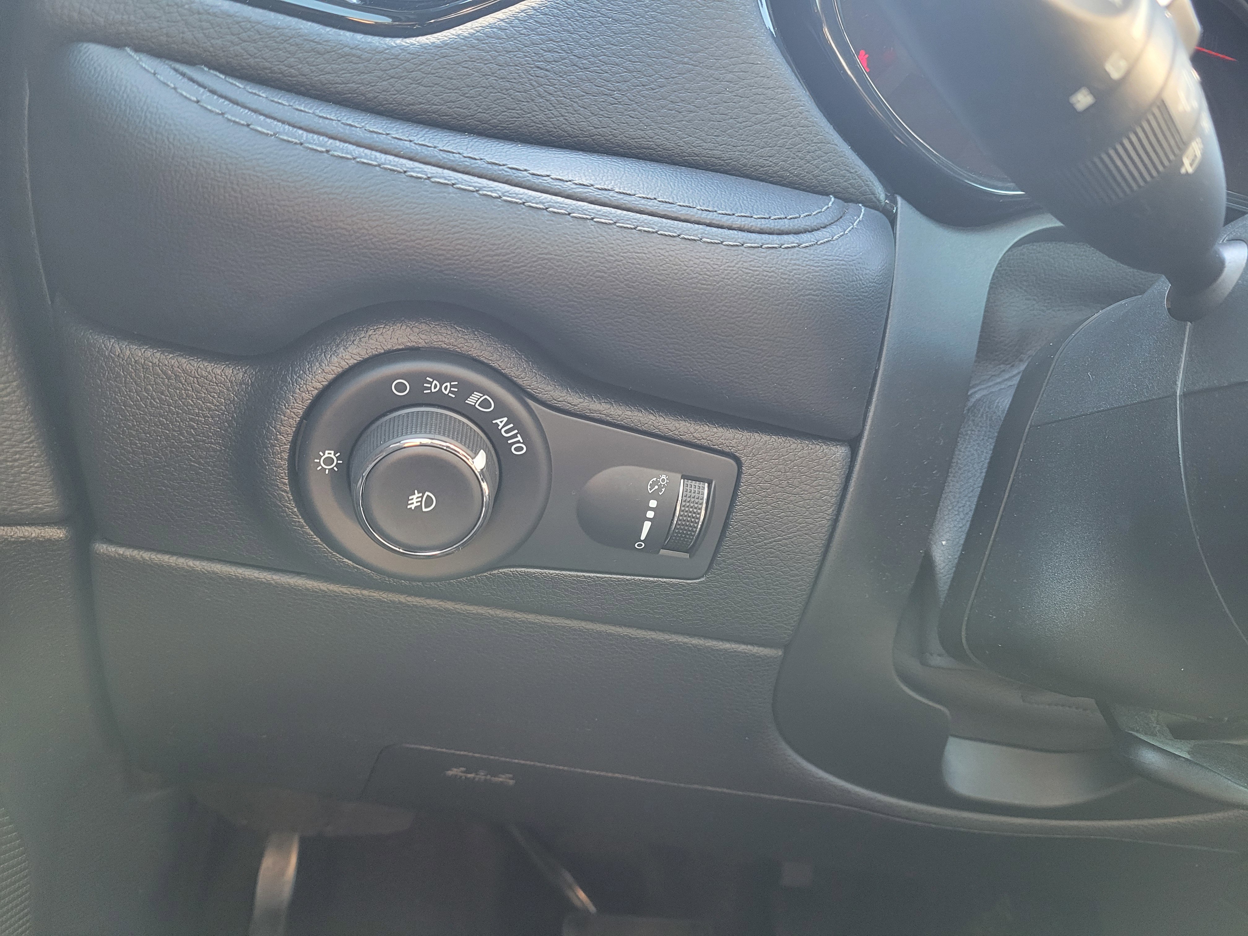 Used 2022 Dodge Durango SXT w/ Blacktop Package image 16