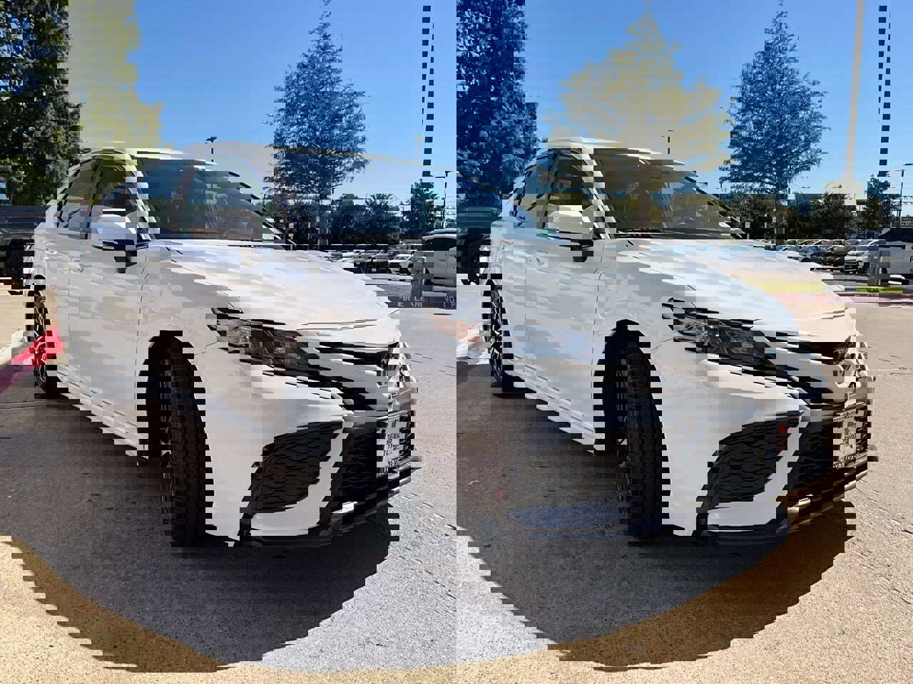 Used 2024 Toyota Camry SE image 5