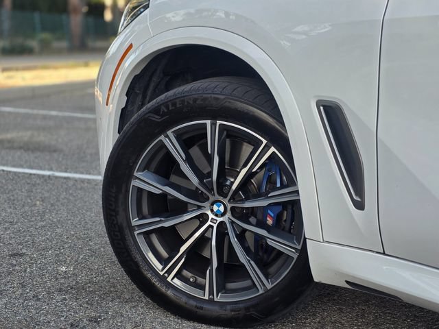 Used 2020 BMW X5 M50i w/ Parking Assistance Package AWD/4WD image 17