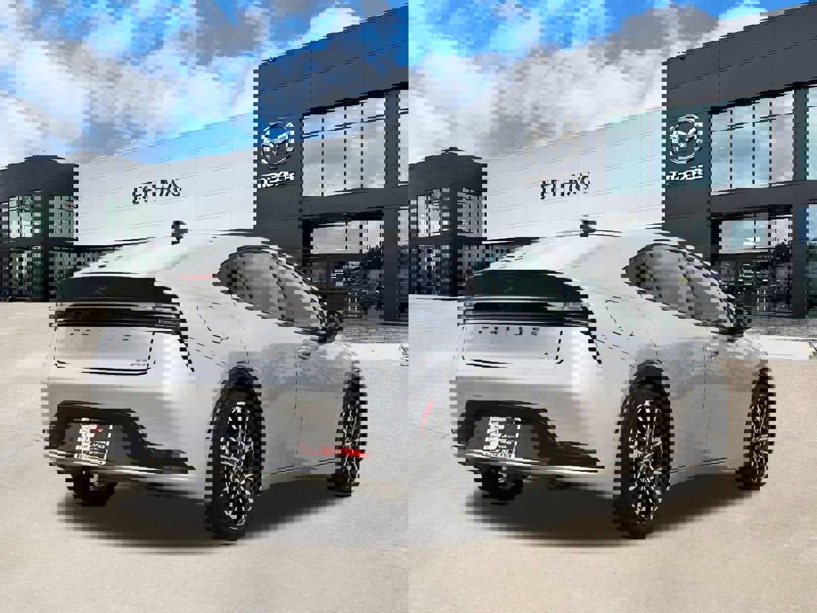 Used 2025 Toyota Prius XSE image 3