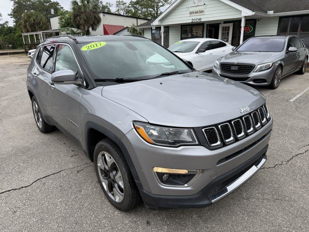 Used 2020 Jeep Compass Latitude FWD image 3