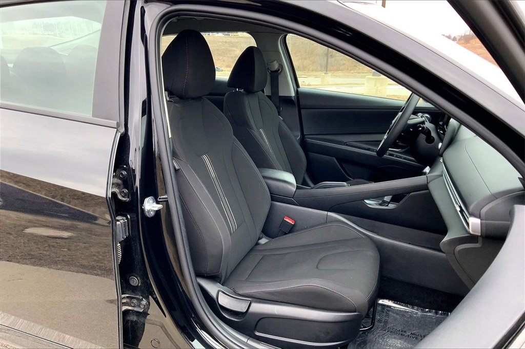 Used 2023 Hyundai Elantra SEL image 21