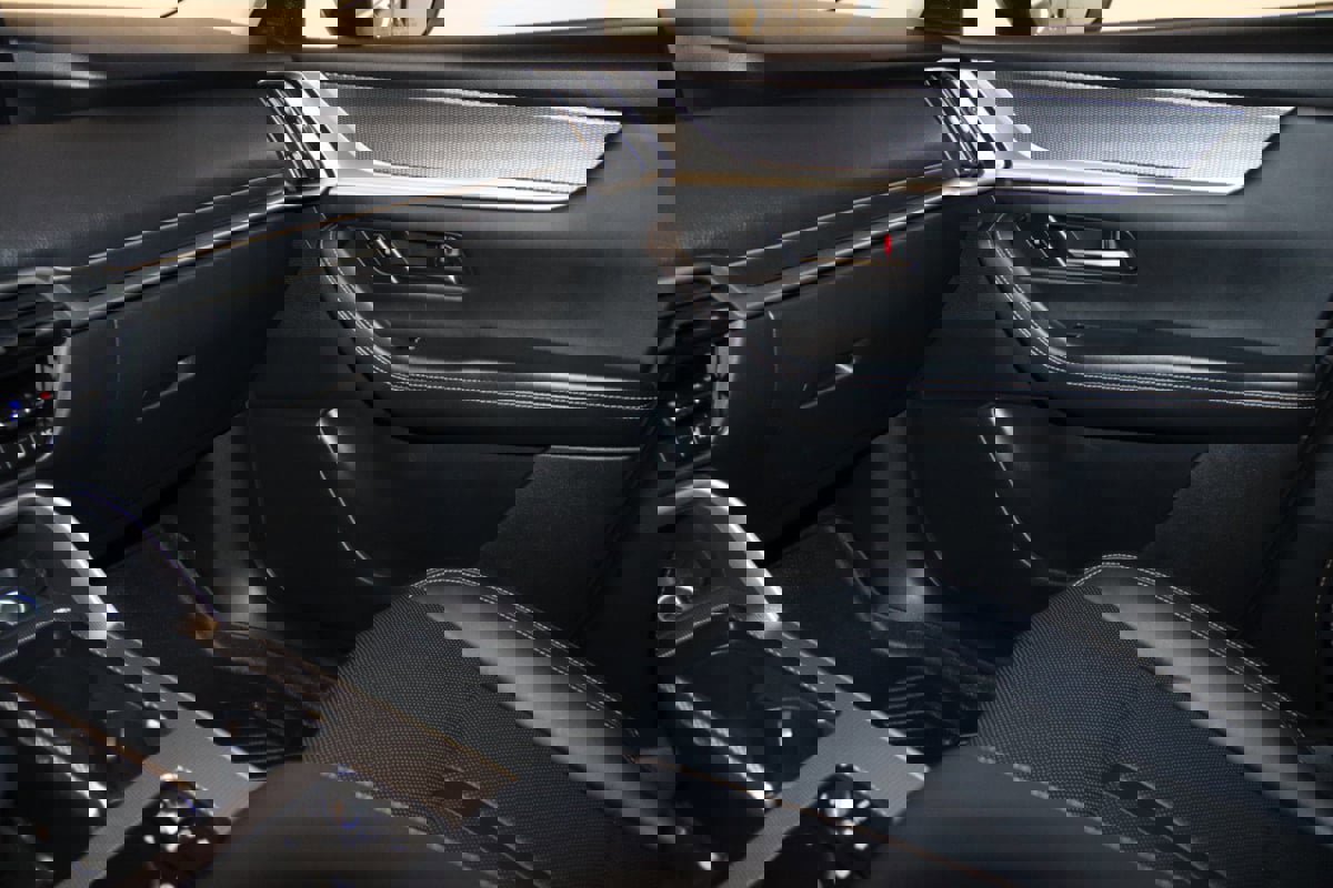 Used 2025 MAZDA CX-70 Plug-In Hybrid w/ Premium Pkg image 46