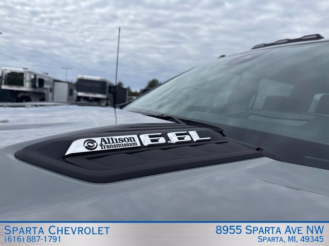Used 2024 Chevrolet Silverado 2500 ZR2 w/ Technology Package AWD/4WD image 9