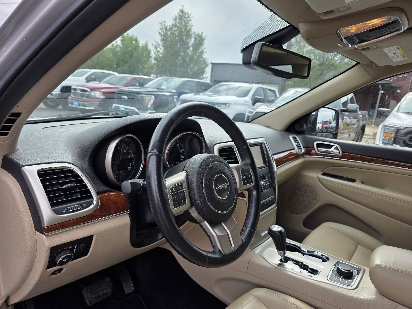 Used 2013 Jeep Grand Cherokee Limited w/ Trailer Tow Group AWD/4WD image 8