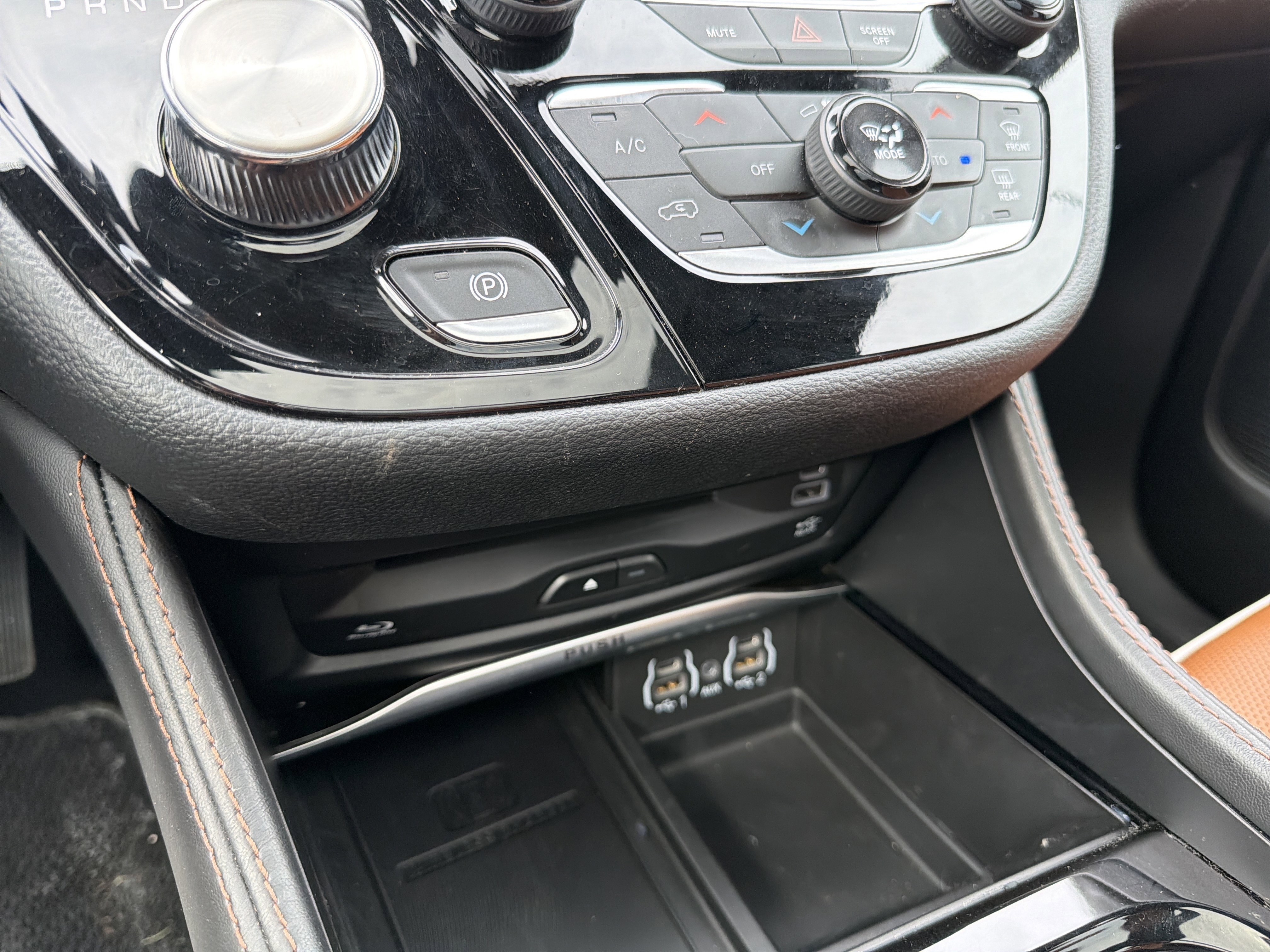 Used 2024 Chrysler Pacifica Pinnacle w/ Trailer Tow Group image 22