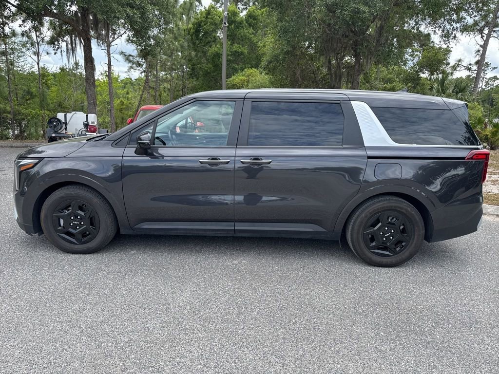 Used 2025 Kia Carnival image 13