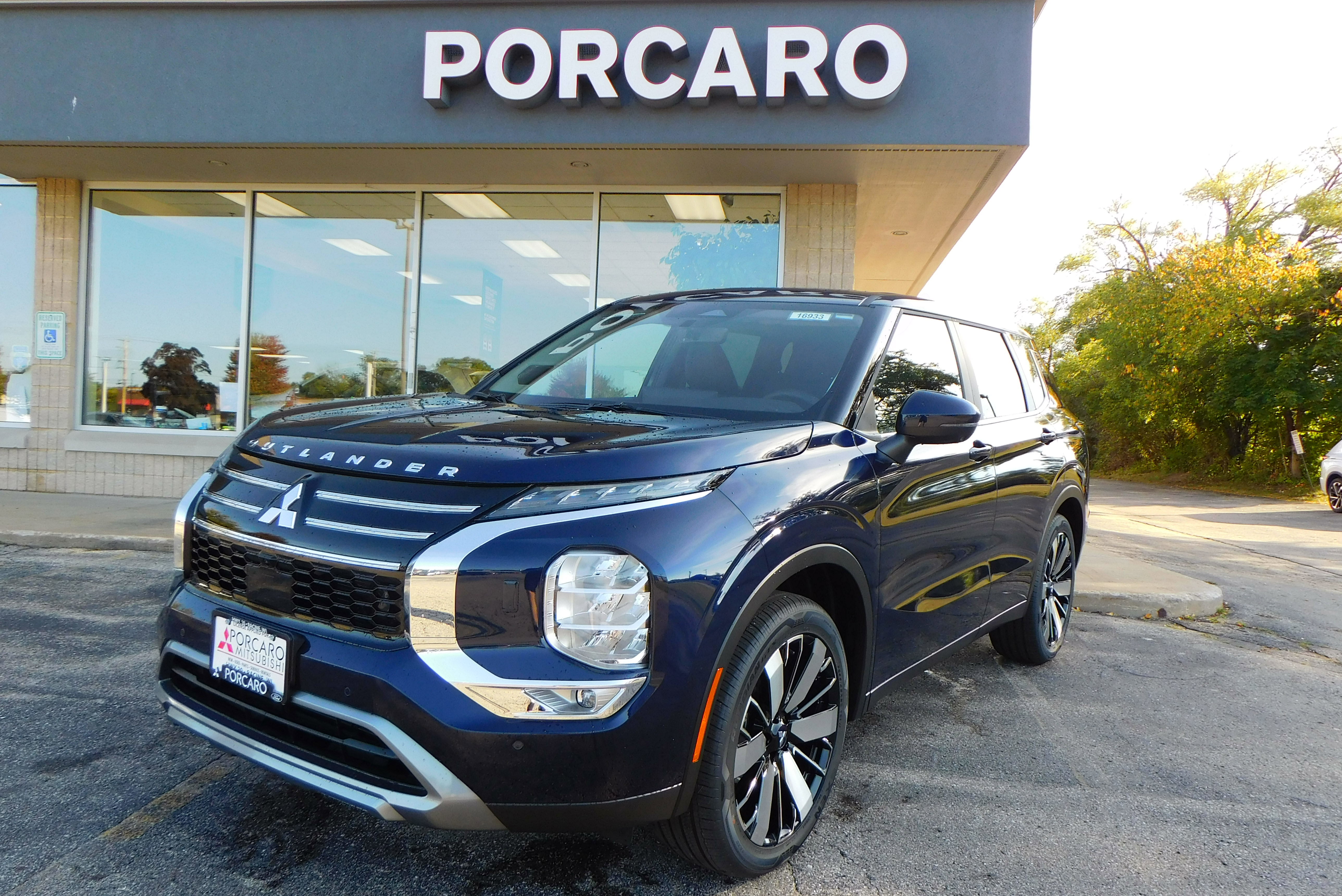 Used 2025 Mitsubishi Outlander SE