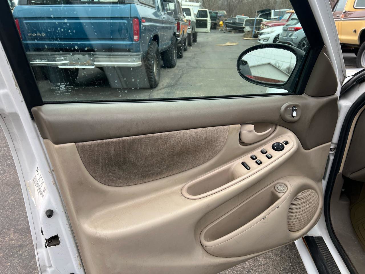 Used 2004 Oldsmobile Alero GL image 9