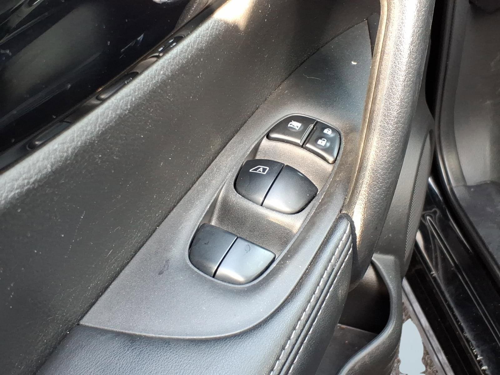 Used 2022 Nissan Rogue Sport SL AWD/4WD image 11