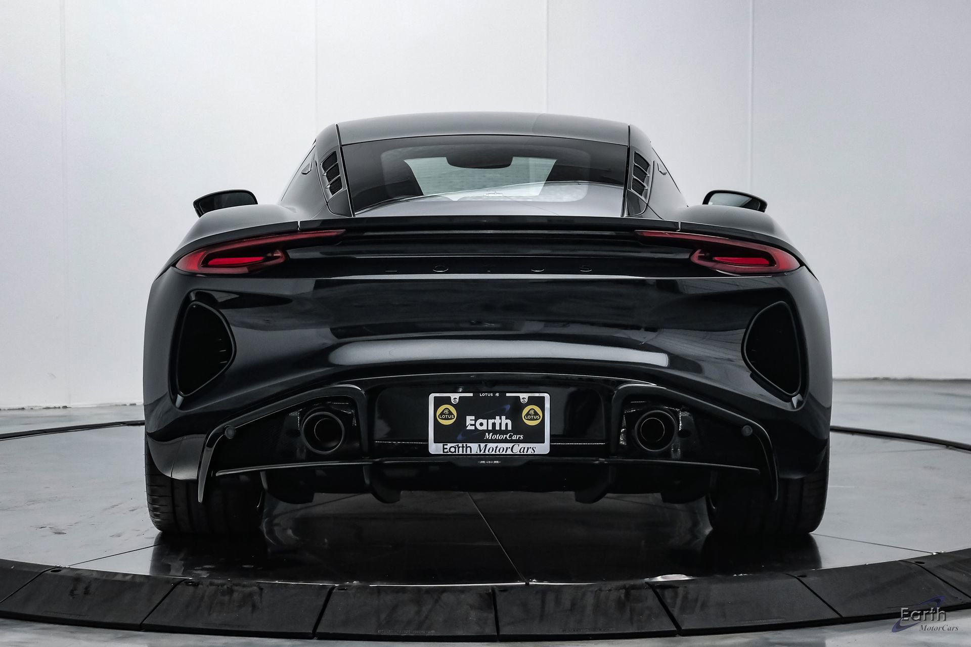 Used 2025 Lotus Emira RWD image 13