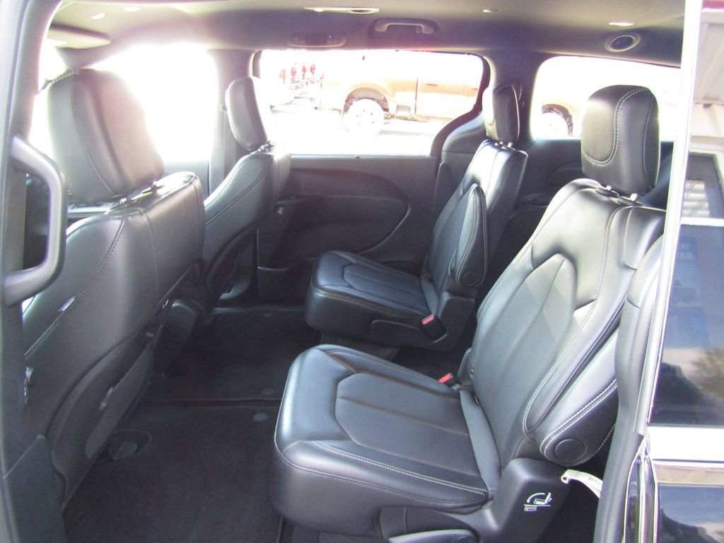 Used 2025 Chrysler Pacifica Select FWD image 34