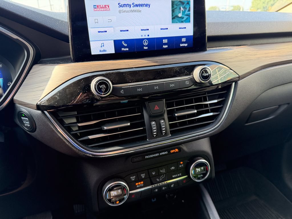 Used 2020 Ford Escape Titanium w/ Titanium Premium Package 2.0 AWD/4WD image 21