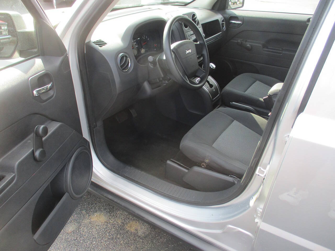Used 2010 Jeep Patriot Sport FWD image 10