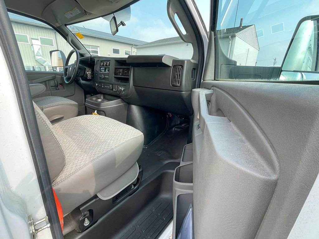 Used 2022 Chevrolet Express 3500 CUTWAY w/ Power Convenience Package image 34