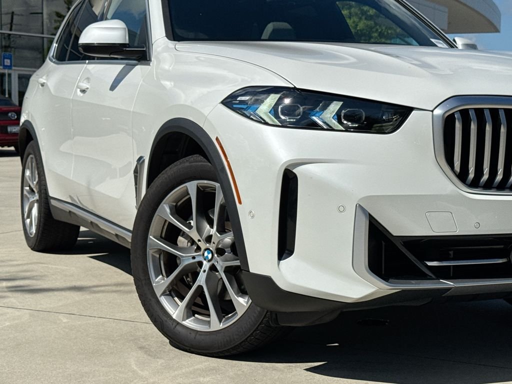 Used 2025 BMW X5 xDrive40i w/ Premium Package AWD/4WD image 9