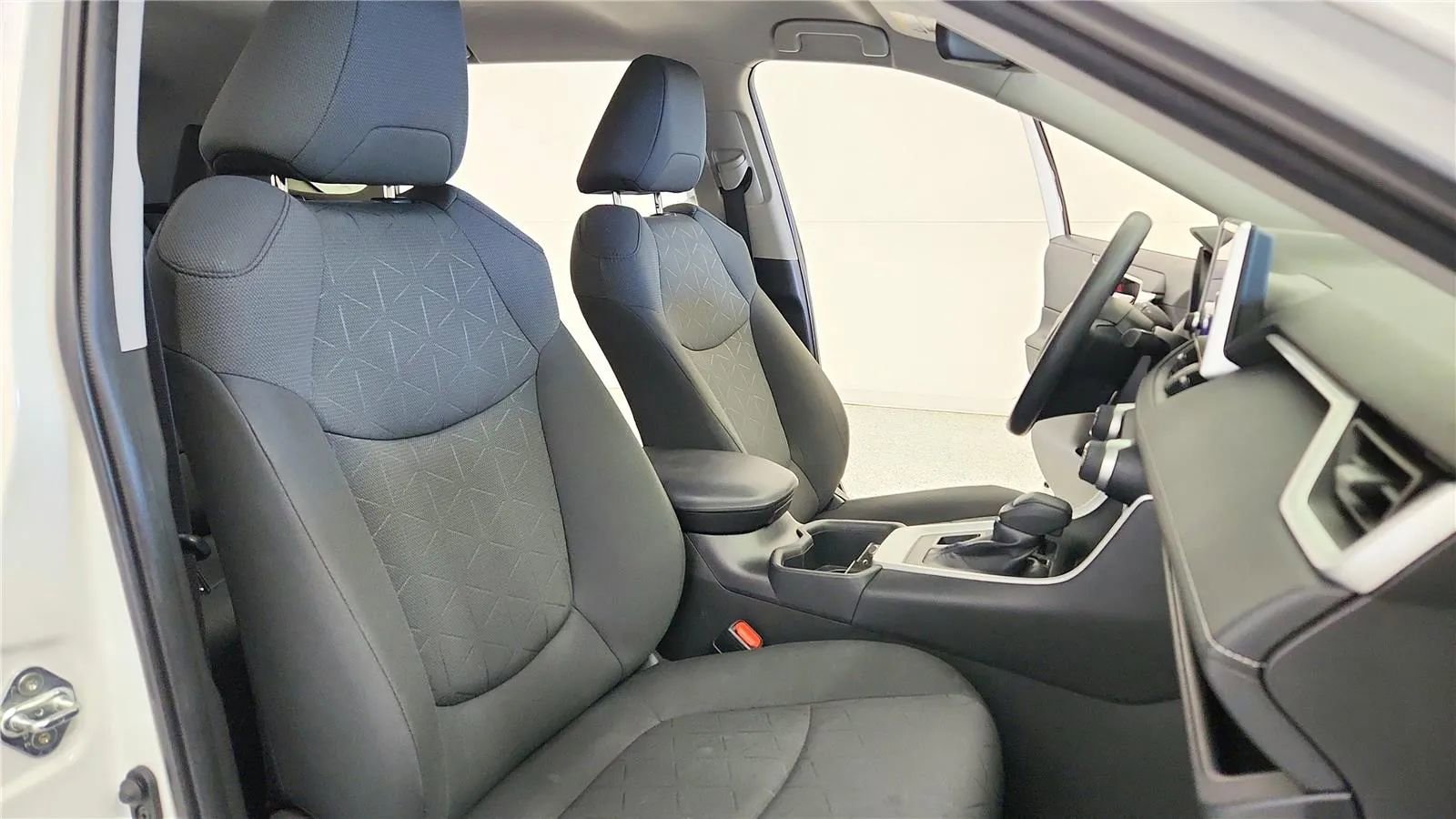 Used 2023 Toyota RAV4 XLE AWD/4WD image 37