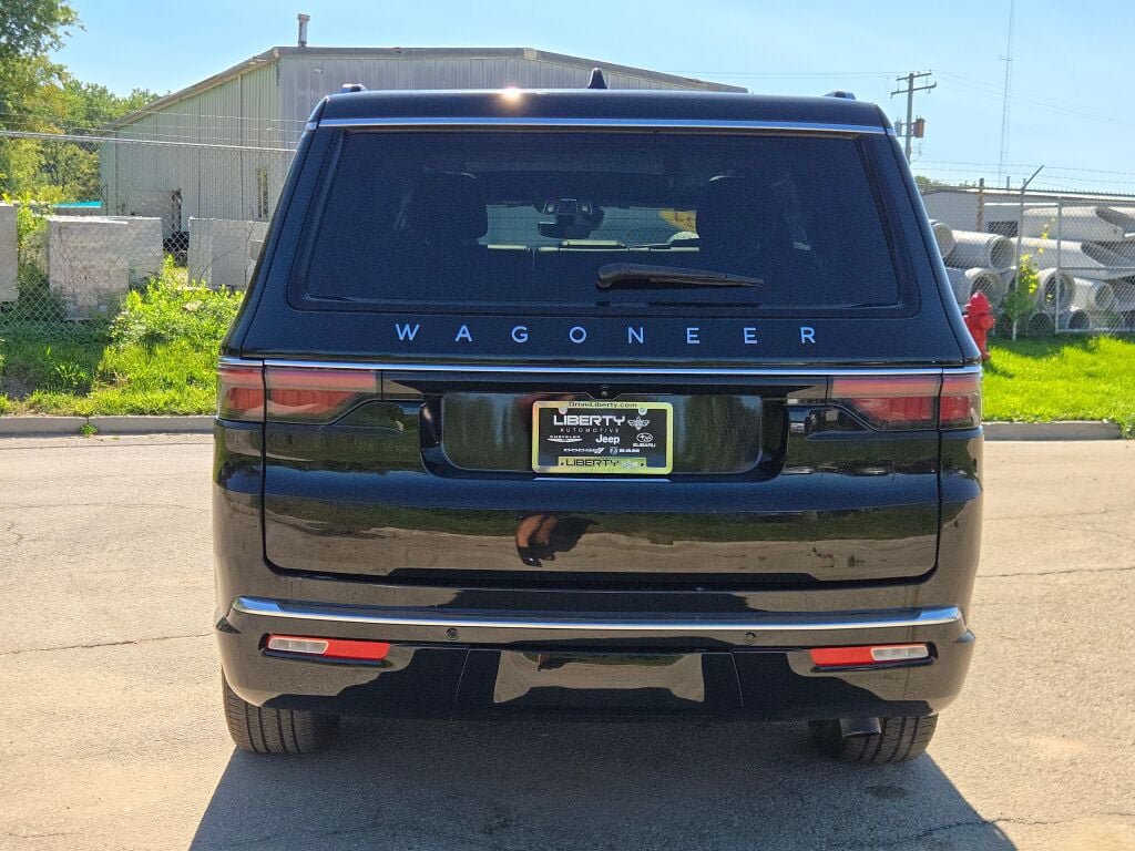 Used 2024 Jeep Wagoneer 4WD w/ Premium Group I image 21