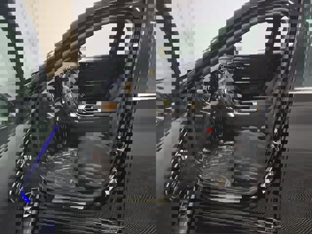 Used 2024 Mercedes-Benz C 300 Sedan image 3