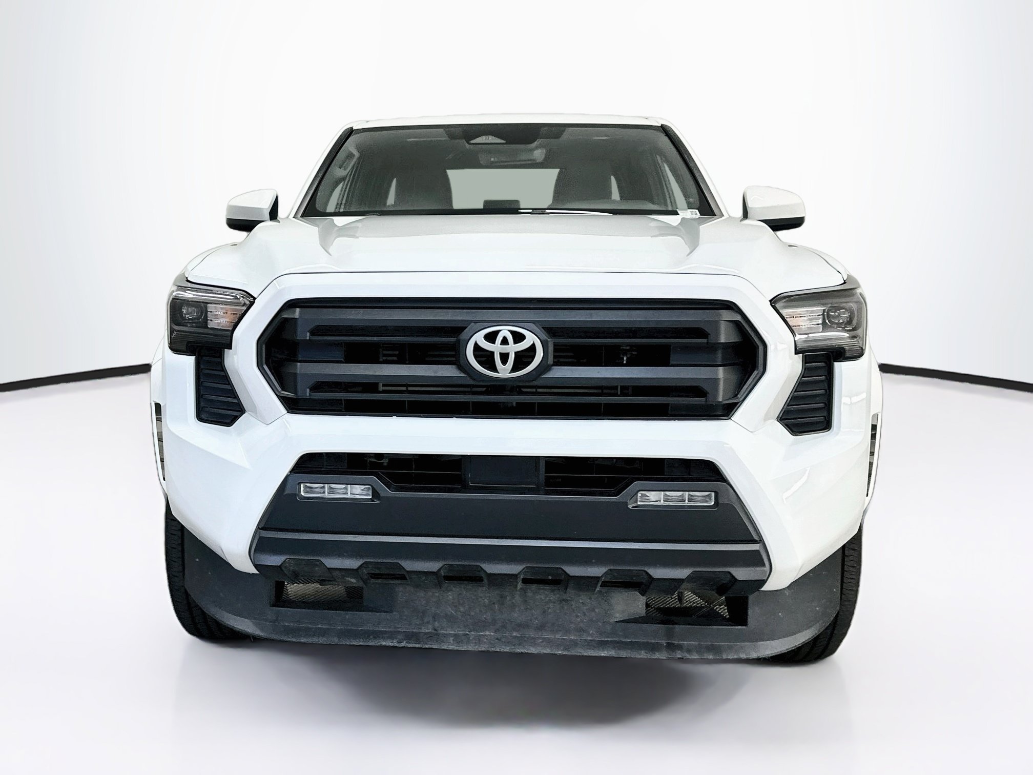 Used 2024 Toyota Tacoma SR5 AWD/4WD image 2