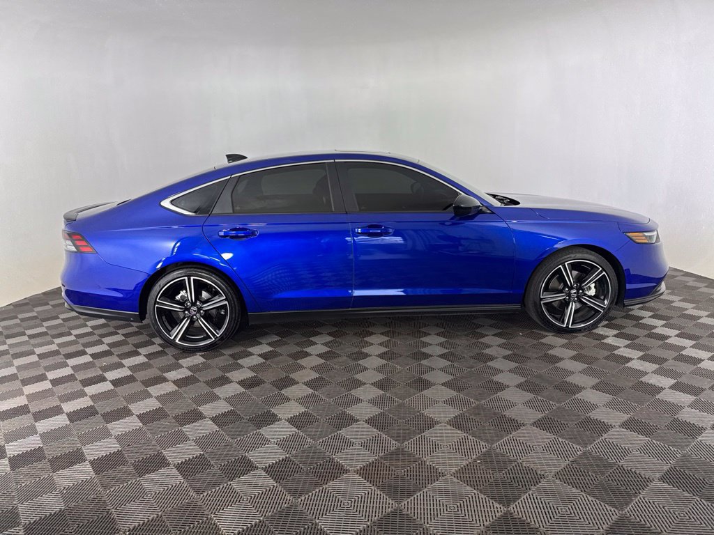 Used 2025 Honda Accord Sport image 4