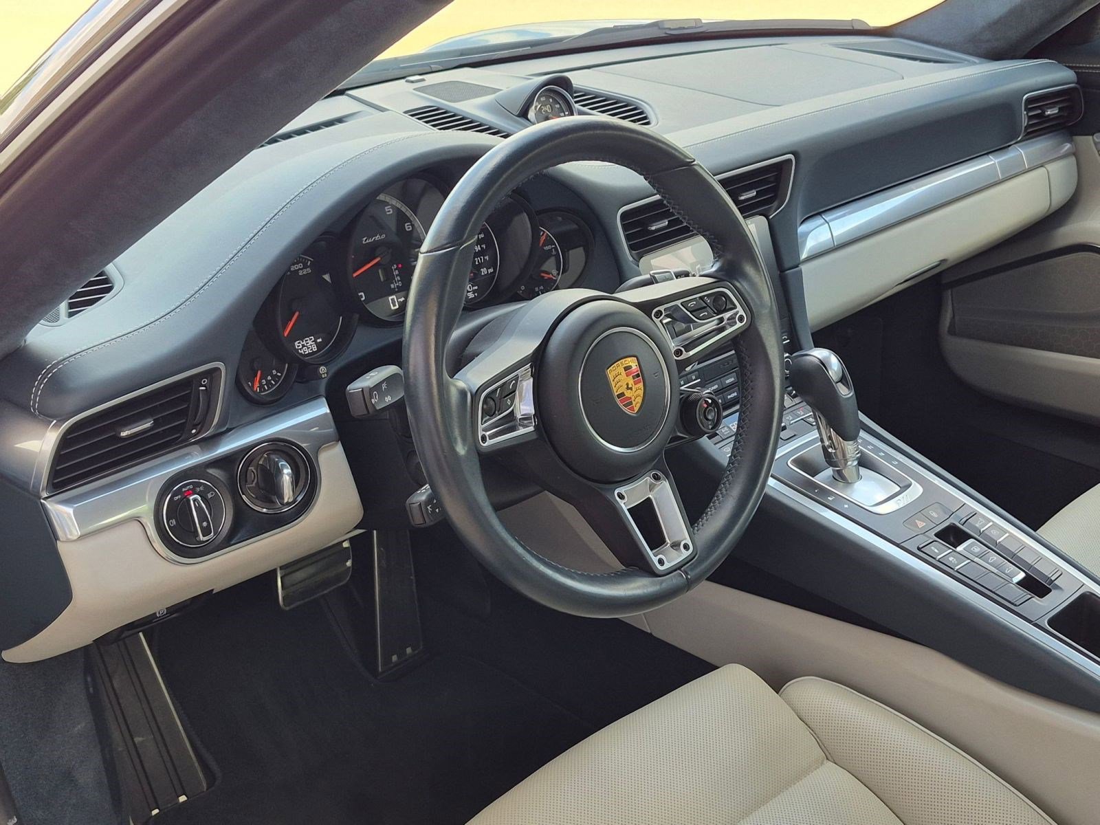 Certified 2017 Porsche 911 Turbo AWD/4WD image 4