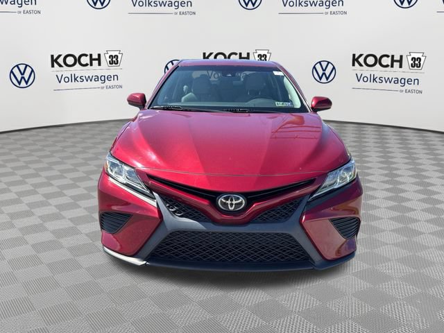 Used 2018 Toyota Camry SE FWD image 2