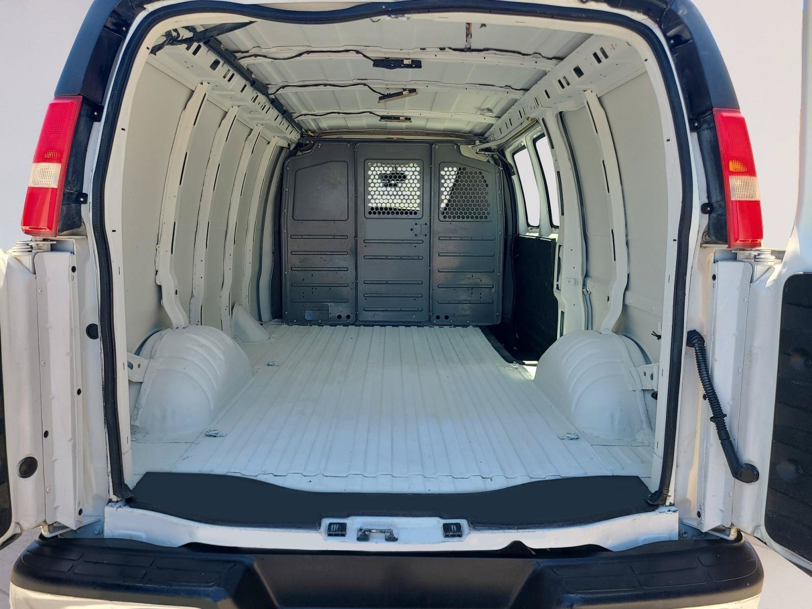 Used 2018 GMC Savana 2500 w/ Driver Convenience Package RWD image 17